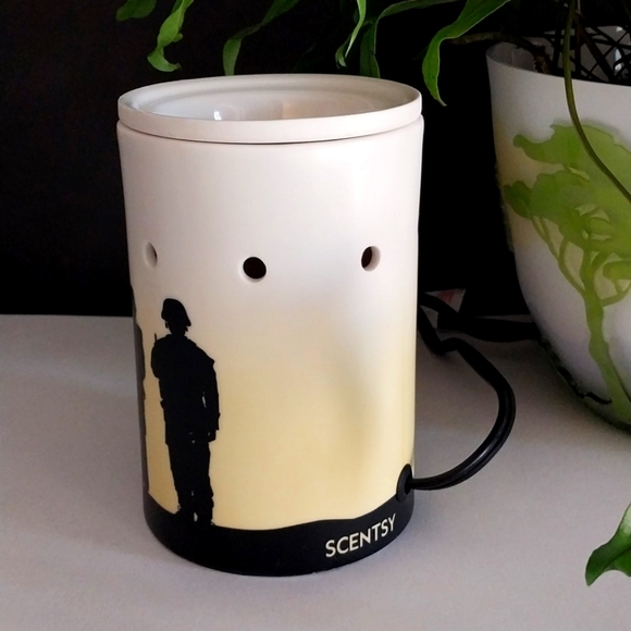 Service & Sacrifice Scentsy Full Size Warmer - Picture 3 of 10